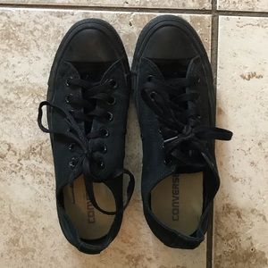 Low top Black converse